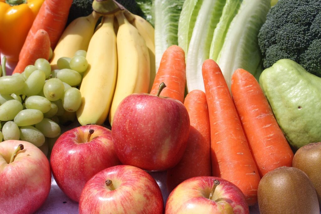 How to Lower Cholesterol Naturally and Safely ( Best 7 tips ) 1 Fruits and vegetables